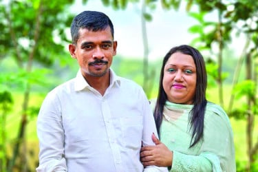 মিল্টন ও তাঁর স্ত্রীকে কারাগারে প্রেরণ