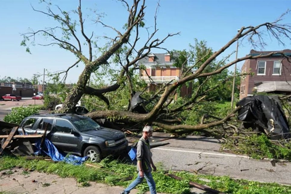 যুক্তরাষ্ট্রে ভয়াবহ টর্নেডো: ২১ জনের মৃত্যু, হাজার হাজার ঘর ক্ষতিগ্রস্ত