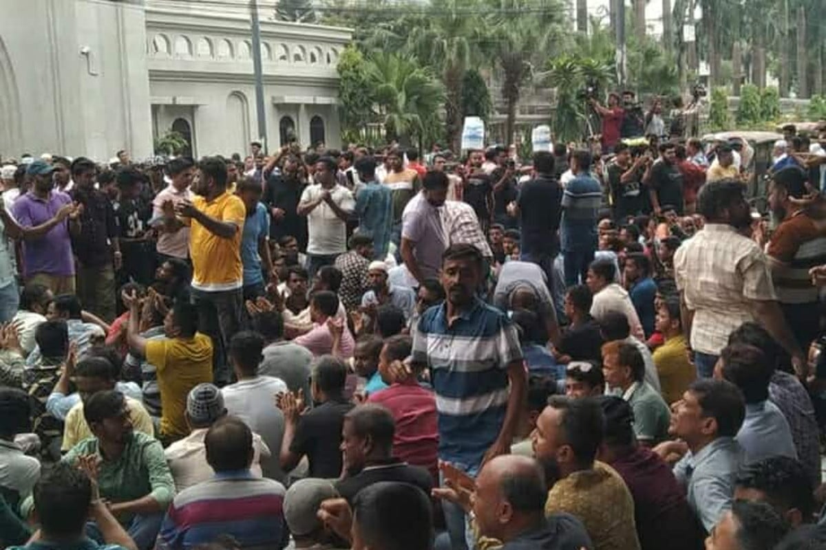 নগর ভবনে টানা চতুর্থ দিন ইশরাক সমর্থকদের বিক্ষোভ