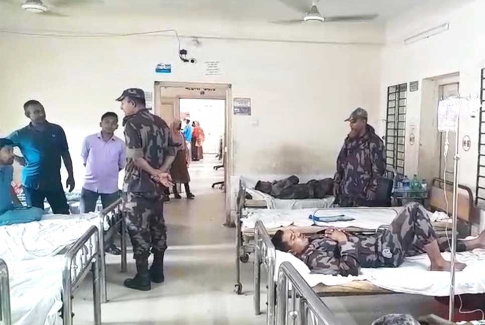 মাদক কারবারীদের হামলায় দুই বিজিবি সদস্য আহত