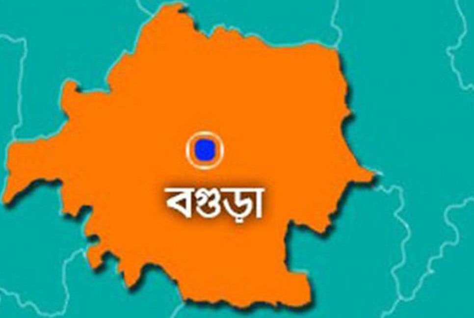 বিয়ের দাবিতে প্রবাসীর বাড়িতে তরুণীর অনশন
