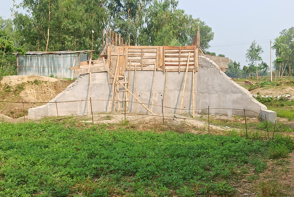 সড়ক নেই, সেতু আছে