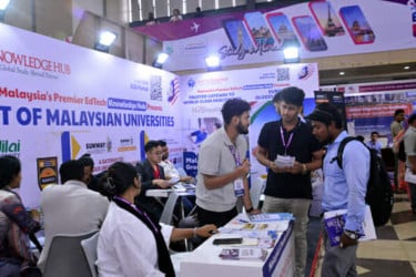আইসিসিবিতে শিক্ষামেলায় ব্যাপক সাড়া