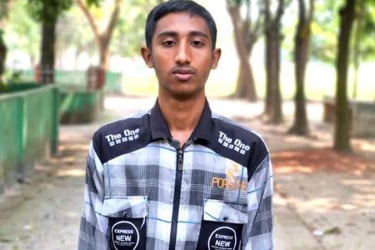 পাঁচ বিশ্ববিদ্যালয়ের মেধা তালিকায় মোস্তাফিজুর, অর্থাভাবে অনিশ্চিত ভর্তি