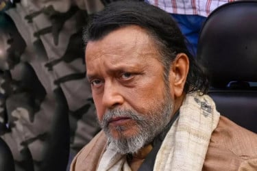 ভেঙে ফেলা হতে পারে মিঠুন চক্রবর্তীর মহারাষ্ট্রের বাড়ি