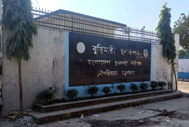 বুড়িমারী স্থলবন্দরে আটকা পণ্যবাহী ২০ ট্রাক-কাভার্ডভ্যান