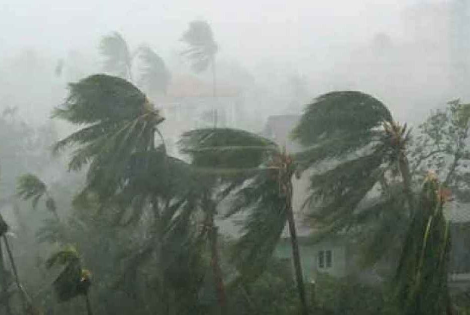 দুপুরের মধ্যে ১৮ জেলায় ঝড়ের আশঙ্কা