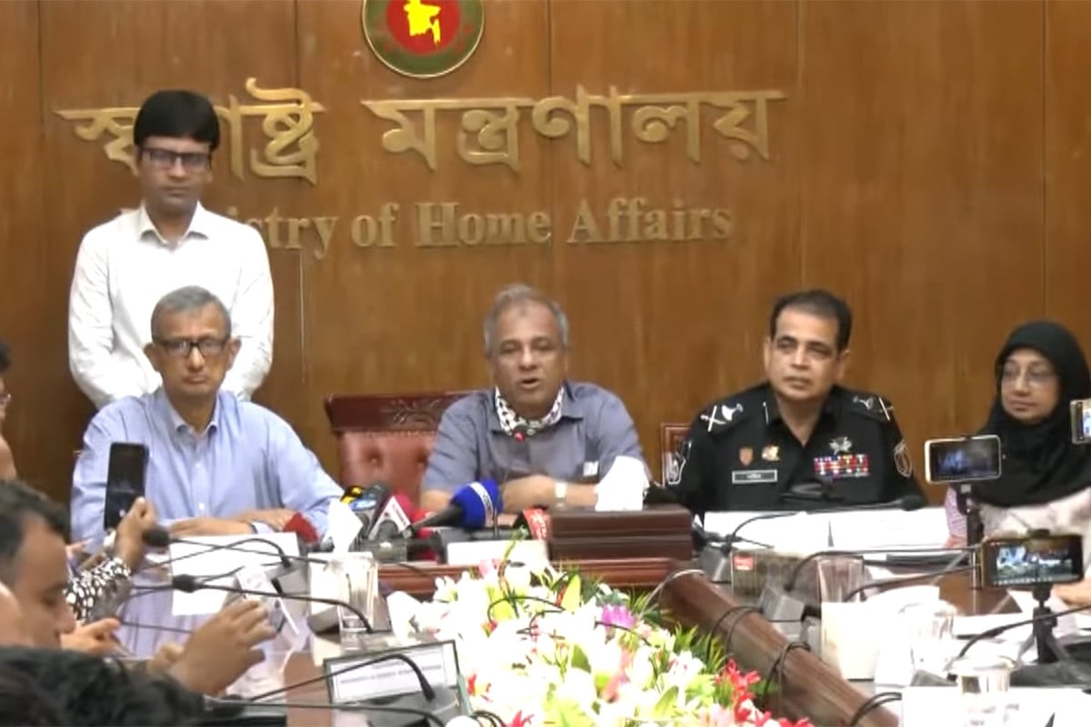বিমানবন্দরে ছেড়ে দিলে বলতেন, ছেড়ে দিয়েছেন : স্বরাষ্ট্র উপদেষ্টা