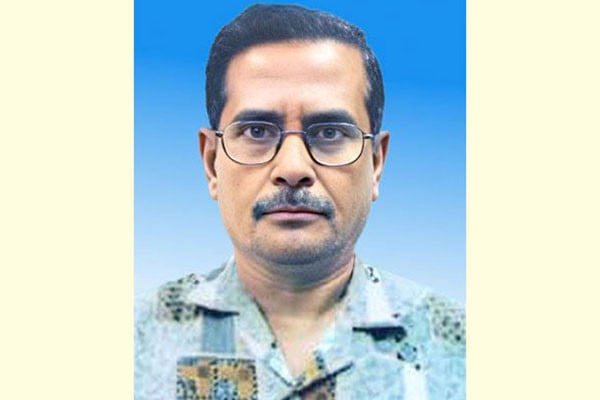 শতদল ফেলে শামুকের মালা গলে