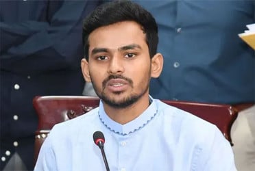 বিশেষ অনুমতি ছাড়াই কুয়েতের ভিসা সুবিধা পাচ্ছেন বাংলাদেশিরা : উপদেষ্টা আসিফ