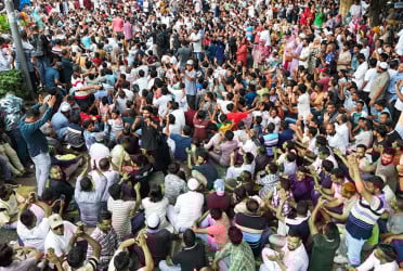 ব্লকেডের আওতায় গুলিস্তান, বন্ধ যান চলাচল