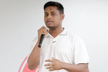 পতিত ফ্যাসিস্ট আসিফদের থামাতে পারে নাই : হাসনাত