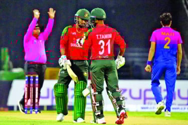 আমিরাতের কাছে লজ্জার হার