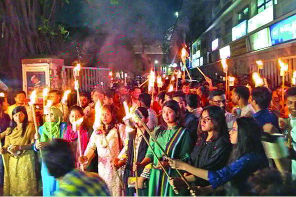 সাম্য হত্যার বিচার দাবিতে ঢাবি ছাত্রদলের মশালমিছিল
