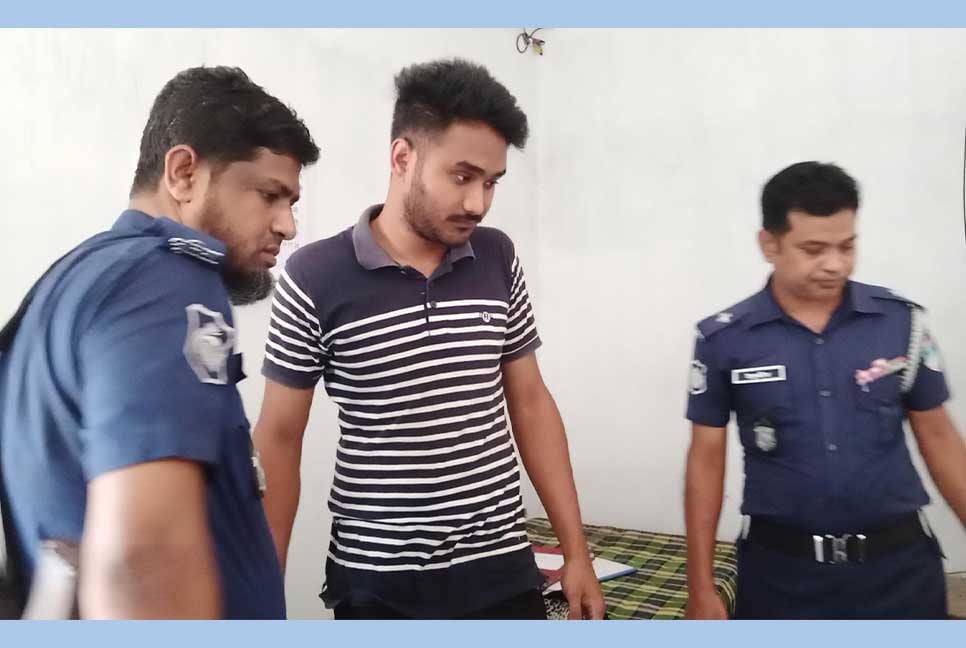 ইবিতে নিষিদ্ধ ছাত্রলীগ নেতাকে আটক করে থানায় সোপর্দ