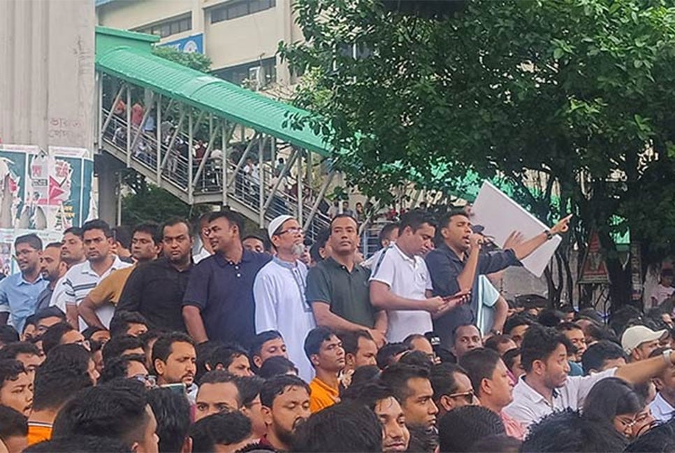 সাম্য হত্যার বিচারের দাবিতে শাহবাগ অবরোধ ছাত্রদলের