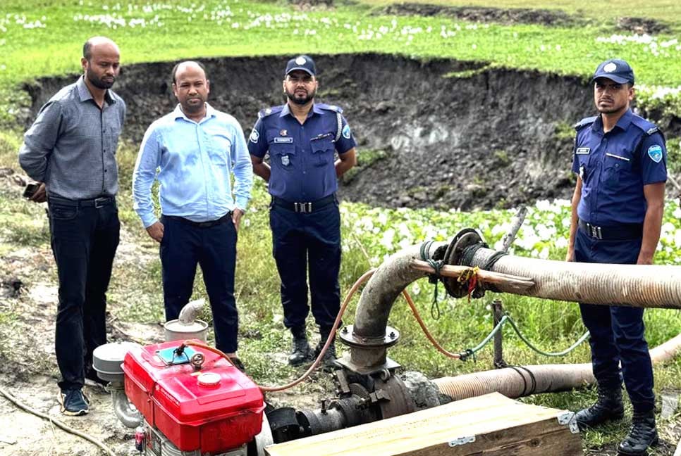 আখাউড়ায় কৃষি জমির মাটি কাটায় জরিমানা