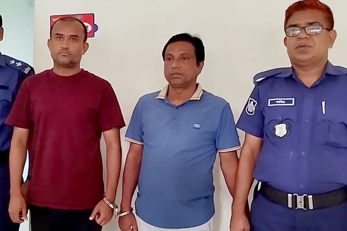 বেনাপোলে আটক যুবলীগের কেন্দ্রীয় নেতাকে থানায় হস্তান্তর
