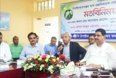 চাঁপাইনবাবগঞ্জে আম রপ্তানিকারক ও ব্যবসায়ীদের সঙ্গে মতবিনিময়