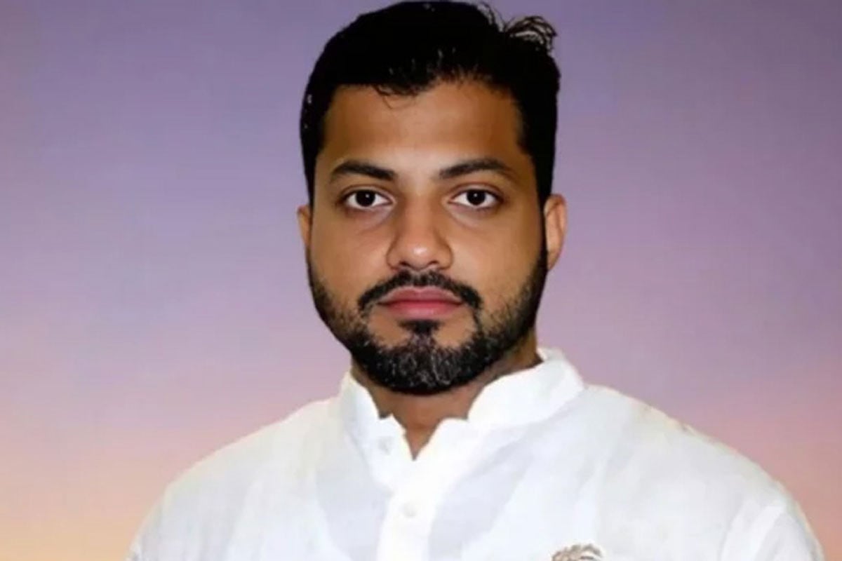 রাজপথ না ছাড়ার নির্দেশ ইশরাকের