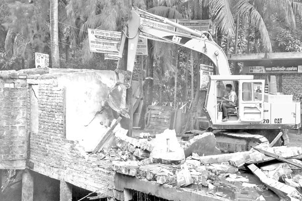 জলাবদ্ধতা নিরসনে উচ্ছেদ অভিযান