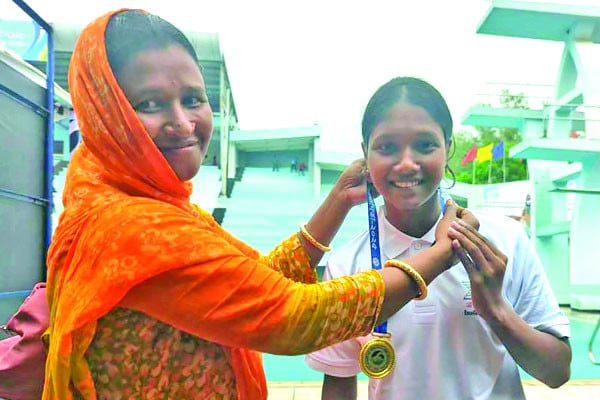 বয়সভিত্তিক সাঁতারে মাইশার রেকর্ড
