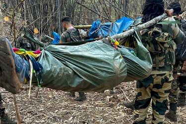 ভারতে বন্দুকযুদ্ধে ৩০ মাওবাদী নিহত