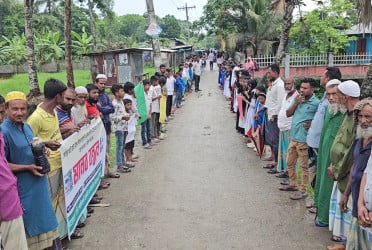 পটুয়াখালীতে পরিবেশ রক্ষার দাবিতে মানববন্ধন