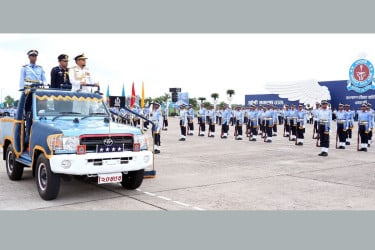 বাংলাদেশ বিমান বাহিনী একাডেমিতে রাষ্ট্রপতি কুচকাওয়াজ অনুষ্ঠিত