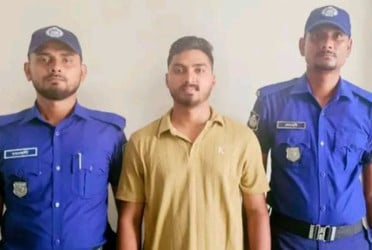 লঞ্চে প্রকাশ্যে দুই তরুণীকে মারধর, প্রধান আসামি জিহাদের জামিন নামঞ্জুর