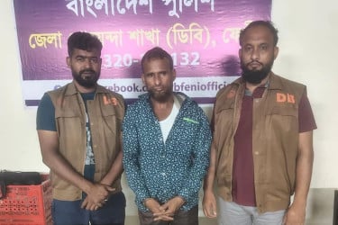 ফেনীতে ৮০০ ইয়াবাসহ কারবারি আটক