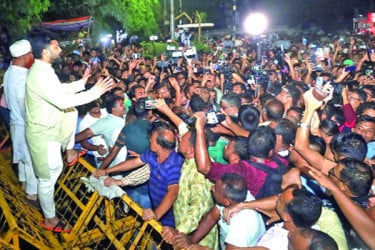 ইশরাক সমর্থকরা মাঠ ছাড়বেন না