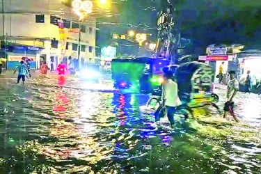 ১০ মিনিটের বৃষ্টিতে ডুবল চট্টগ্রাম