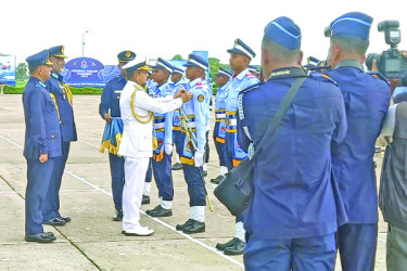 সশস্ত্র বাহিনীর কর্মক্ষেত্র ও চাহিদা বিশ্বব্যাপী বিস্তৃত হয়েছে : নৌবাহিনী প্রধান