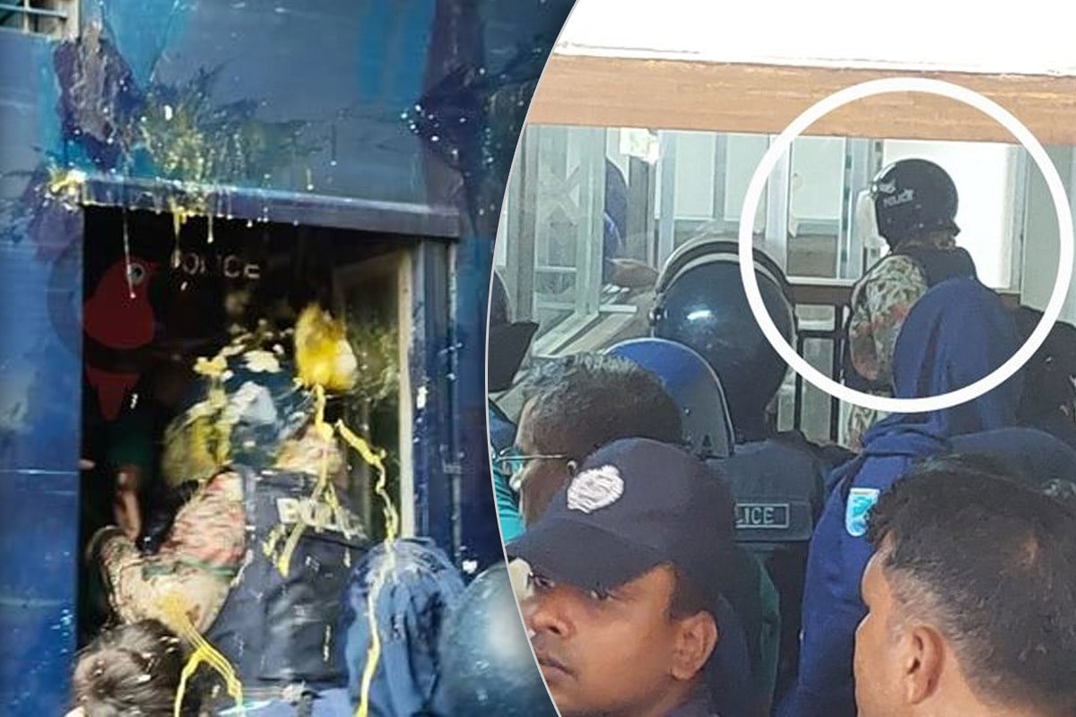 আদালত চত্বরে মমতাজের ওপর ডিম নিক্ষেপ