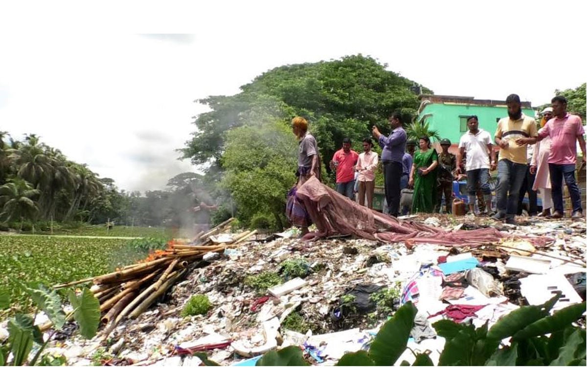 লক্ষ্মীপুরে জলাবদ্ধতা নিরসনে ডাকাতিয়া নদীর অবৈধ বাঁধ অপসারণ