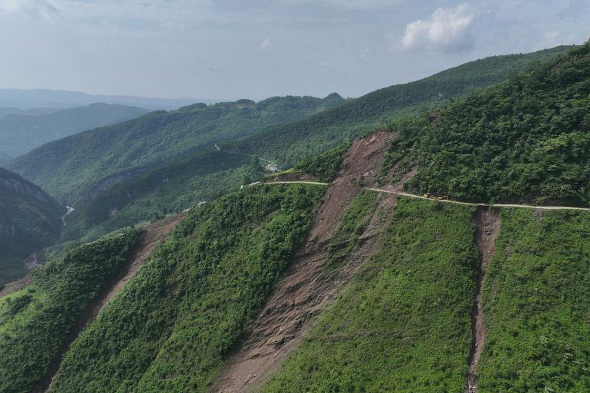 চীনে ভূমিধসে মৃত ২, নিখোঁজ ১৯