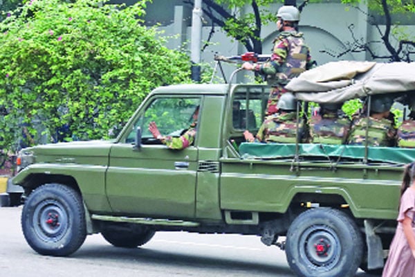 হাই কোর্ট এলাকায় সেনাবাহিনীর টহল