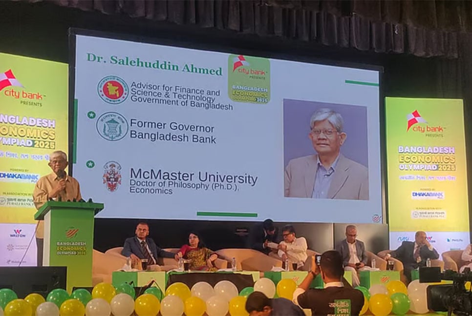 নানা ধরনের চ্যালেঞ্জের মধ্যে রয়েছি : অর্থ উপদেষ্টা