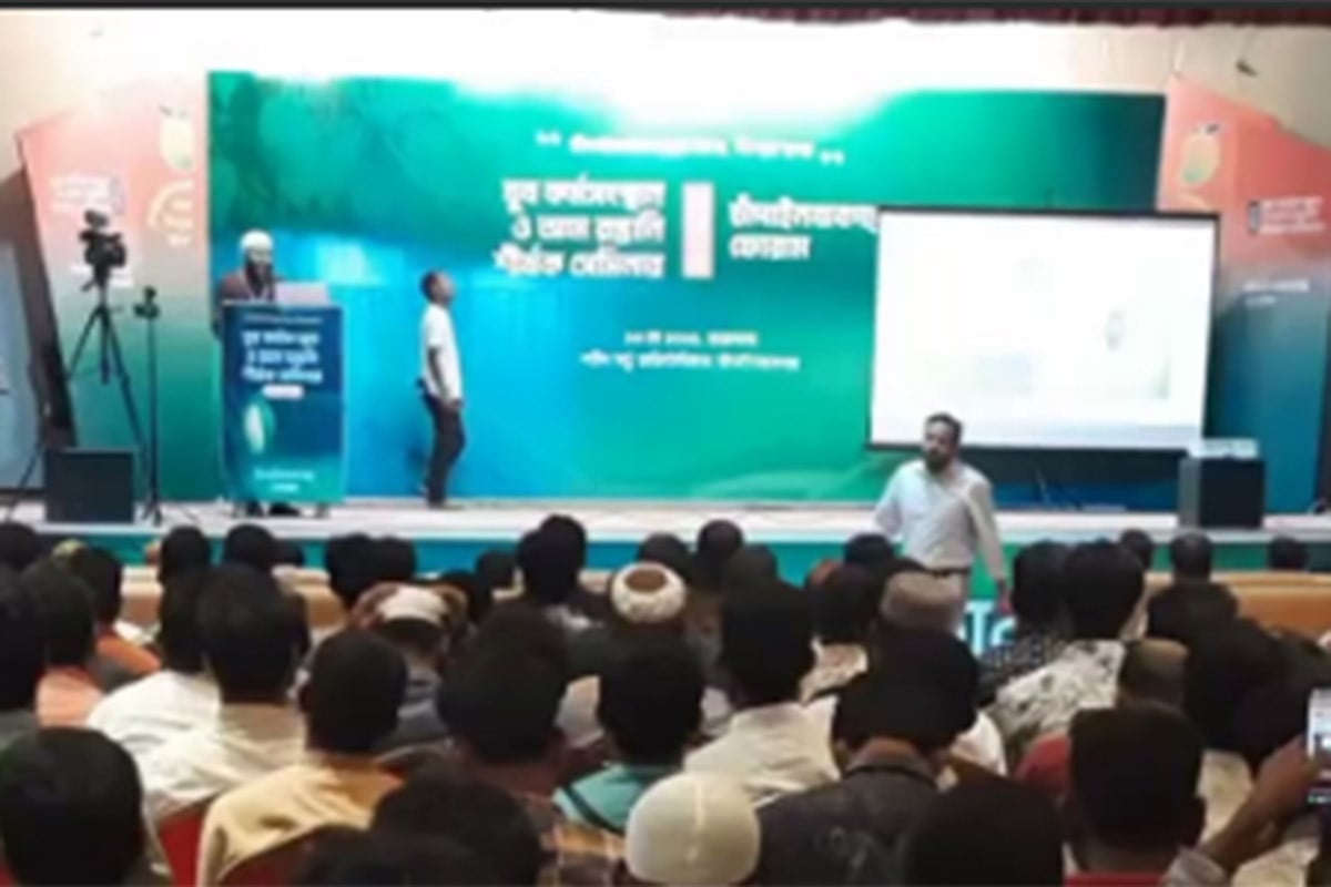 চাঁপাইনবাবগঞ্জে আম চাষী-ব্যবসায়ী-উদ্যোক্তাদের নিয়ে সেমিনার