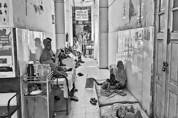 খুঁড়িয়ে চলছে চিকিৎসাসেবা