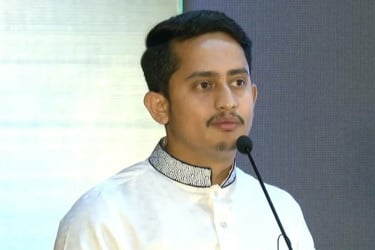 কর্মচারীর কমেন্ট ঘিরে চাকরি যাওয়ার বিষয়ে নিজের অবস্থান জানালেন সারজিস