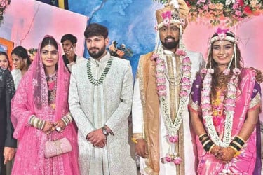 টানা বৃষ্টিতে বিপাকে হিন্দু যুগলের বিয়ের অনুষ্ঠান, পাশে দাঁড়াল মুসলিম পরিবার