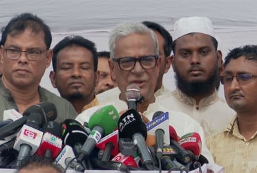 আপনি বাংলাদেশের ১৮ কোটির ইউনূস, আমরা পদত্যাগ চাই না : ফারুক