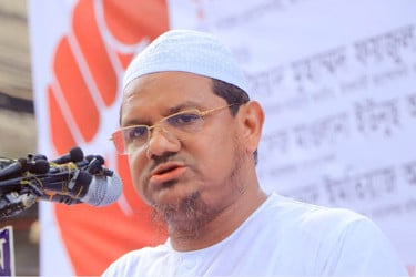 বিভাজনের ঊর্ধ্বে উঠে সবাইকে দায়িত্বশীল আচরণ করতে হবে : চরমোনাই পীর