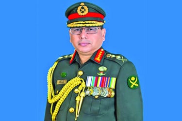 আবারও ভরসার বাতিঘরে জেনারেল ওয়াকার