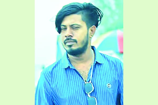 ‘সন্ত্রাসী’ ঢাকাইয়া আকবরকে পতেঙ্গা সৈকতে গুলি