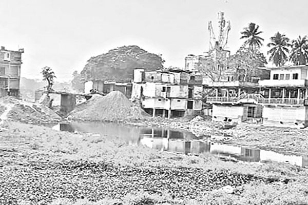 দখল-দূষণে সংকটে নদী