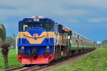 ঈদযাত্রা : ট্রেনের ৩ জুনের টিকিট বিক্রি আজ