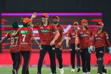 হায়দরাবাদের কাছে হেরে শীর্ষে ওঠা হলো না বেঙ্গালুরুর